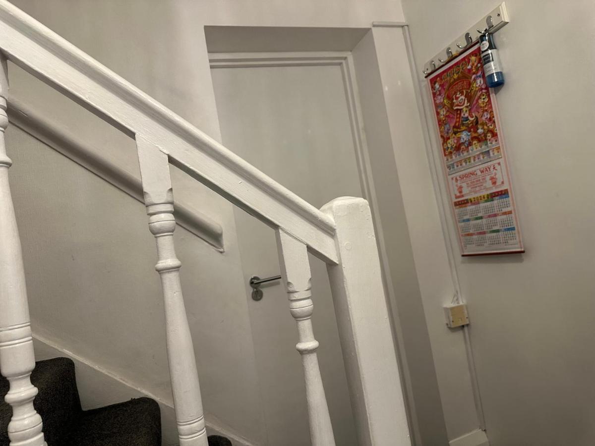 3Rd Studio Flat With Private Toilet And Bathroom Setup For Family Enjoyment 134 Keedonwood Road ブロムリー エクステリア 写真
