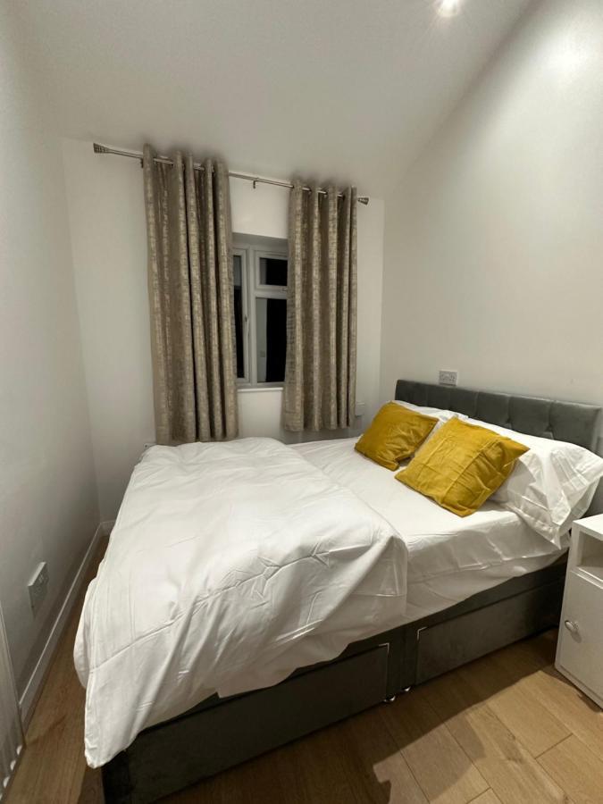3Rd Studio Flat With Private Toilet And Bathroom Setup For Family Enjoyment 134 Keedonwood Road ブロムリー エクステリア 写真