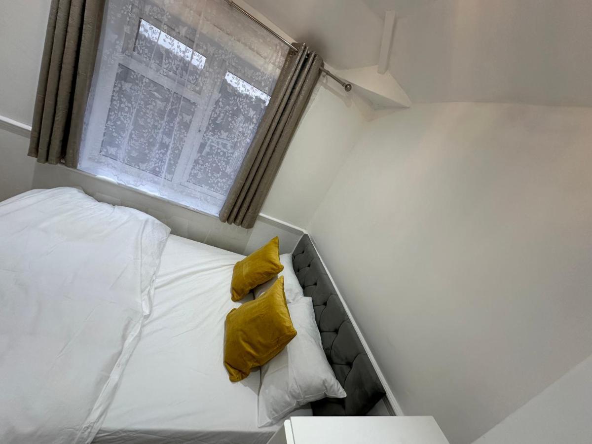 3Rd Studio Flat With Private Toilet And Bathroom Setup For Family Enjoyment 134 Keedonwood Road ブロムリー エクステリア 写真