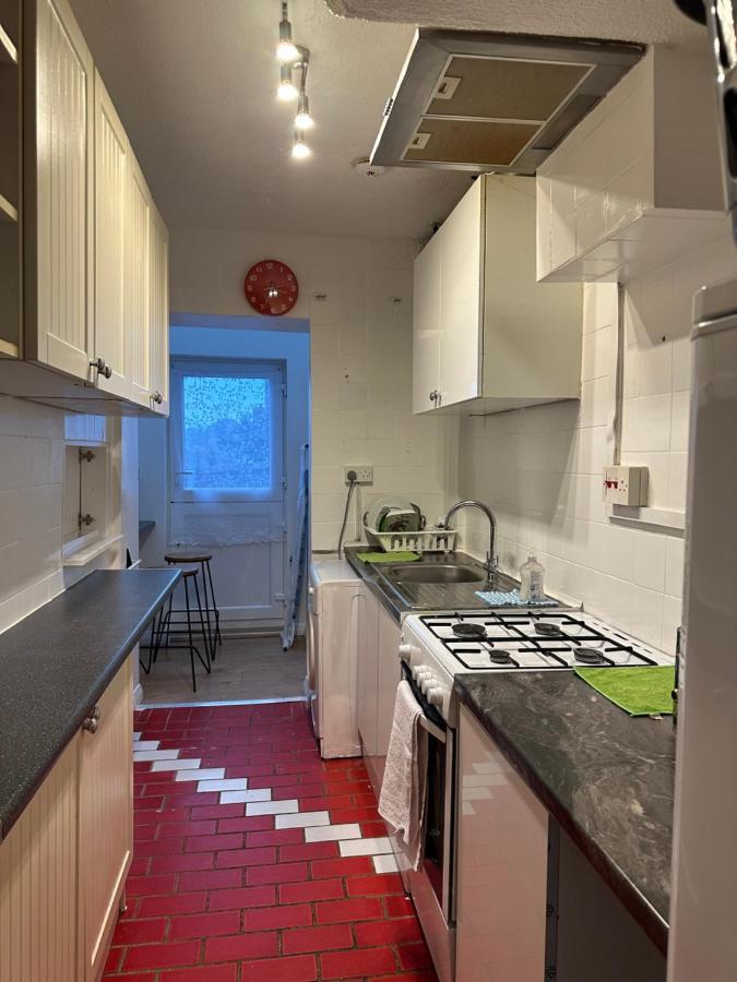 3Rd Studio Flat With Private Toilet And Bathroom Setup For Family Enjoyment 134 Keedonwood Road ブロムリー エクステリア 写真