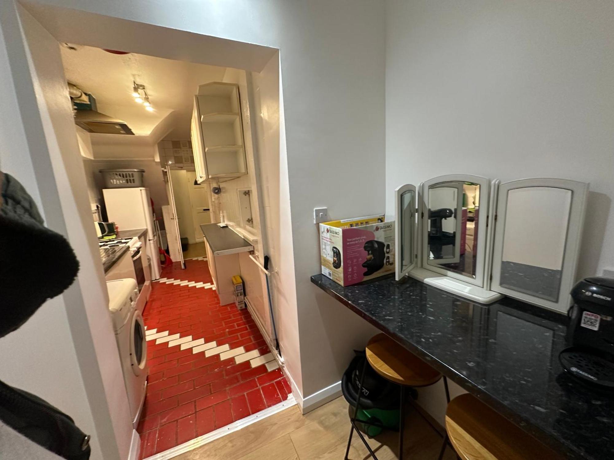 3Rd Studio Flat With Private Toilet And Bathroom Setup For Family Enjoyment 134 Keedonwood Road ブロムリー エクステリア 写真