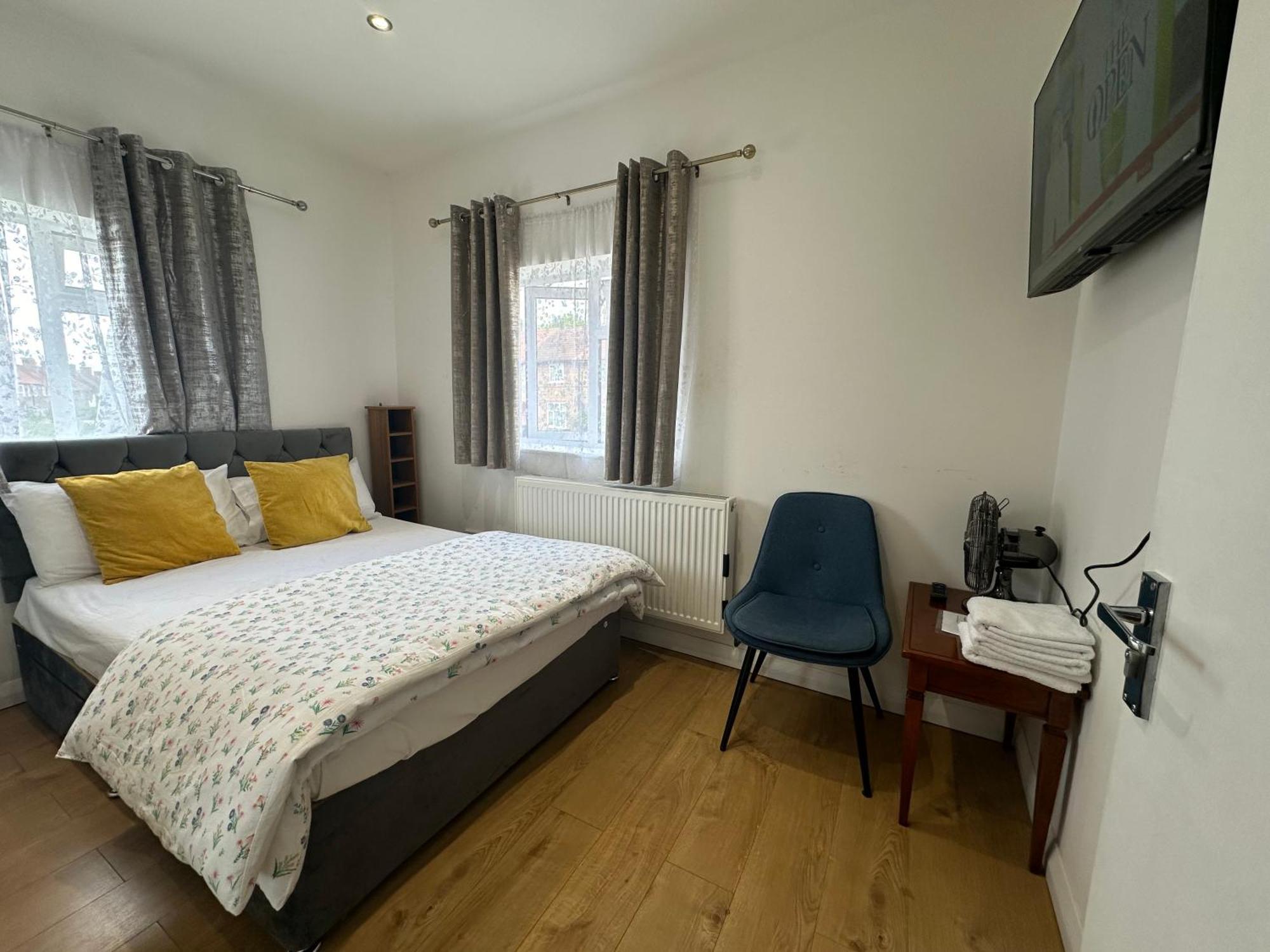 3Rd Studio Flat With Private Toilet And Bathroom Setup For Family Enjoyment 134 Keedonwood Road ブロムリー エクステリア 写真