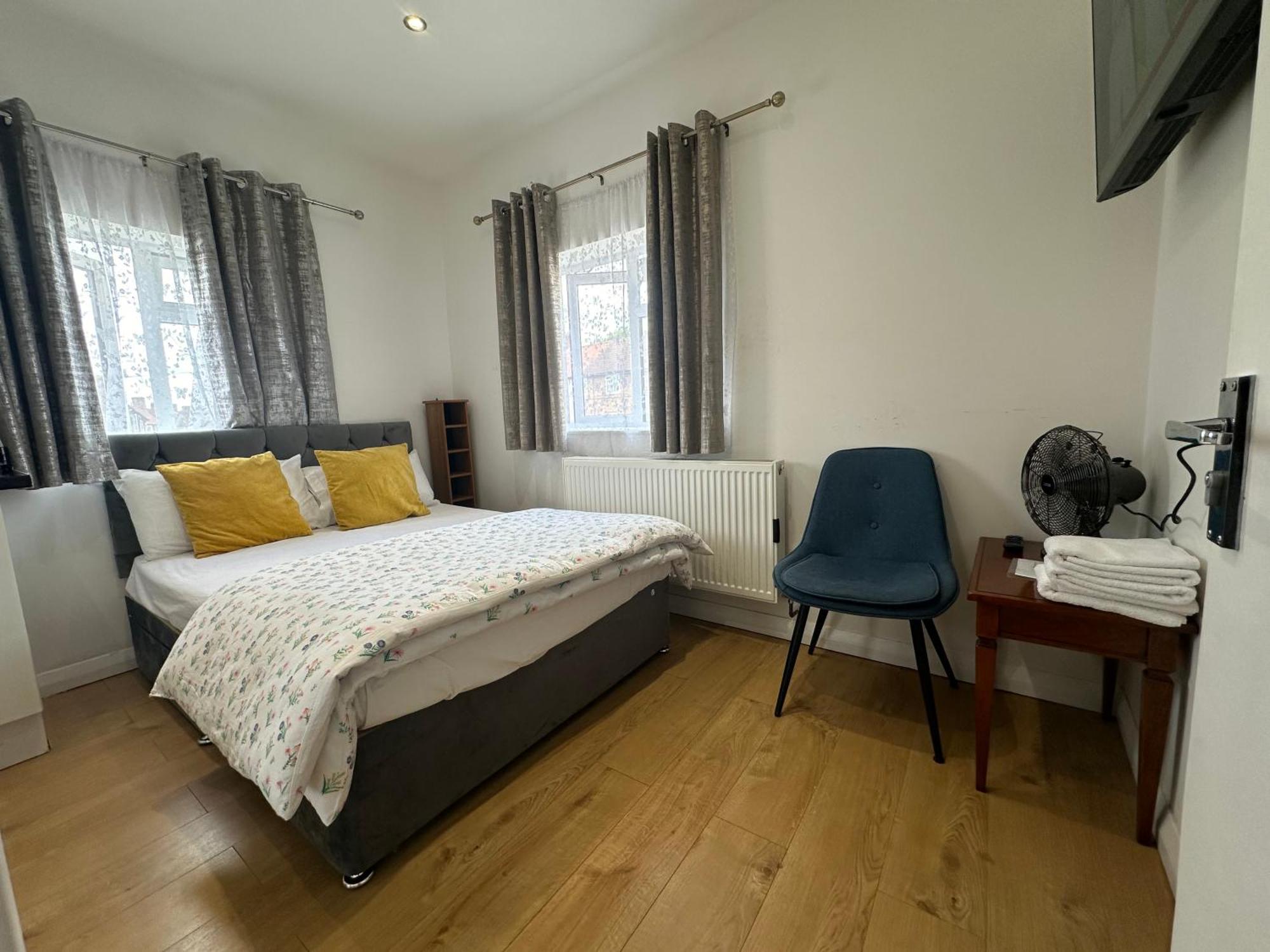 3Rd Studio Flat With Private Toilet And Bathroom Setup For Family Enjoyment 134 Keedonwood Road ブロムリー エクステリア 写真